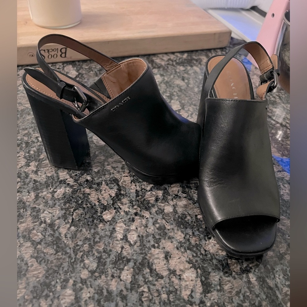 COACH 90’s leather sandal